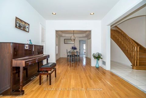 Photo 2 at 28 Fortune Crescent, Rouge Woods, Richmond Hill