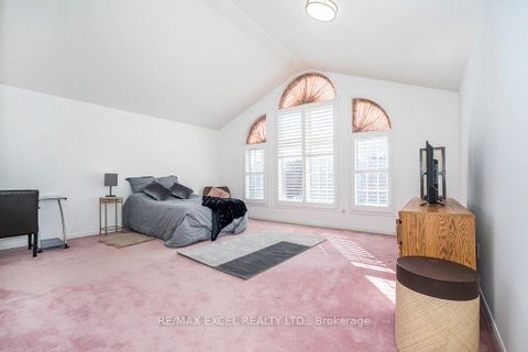 Photo 11 at 28 Fortune Crescent, Rouge Woods, Richmond Hill