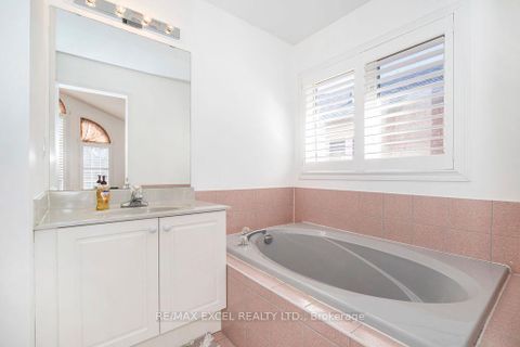 Photo 12 at 28 Fortune Crescent, Rouge Woods, Richmond Hill