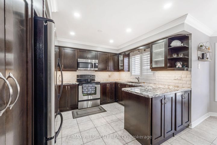 Photo 13 at 14 Samuel Crescent, Georgetown, Halton Hills