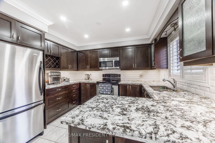 Photo 14 at 14 Samuel Crescent, Georgetown, Halton Hills