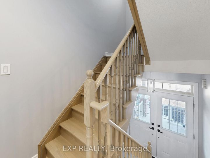 Photo 3 at 9 Matthewson Avenue, Bradford, Bradford West Gwillimbury