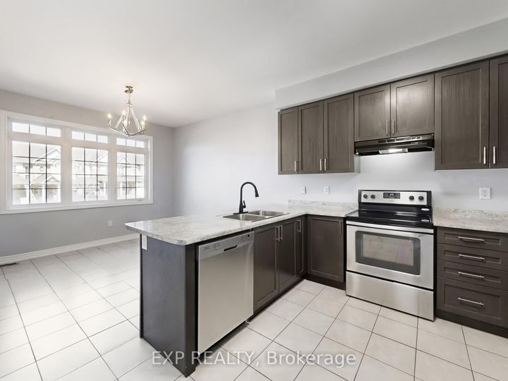 Photo 6 at 9 Matthewson Avenue, Bradford, Bradford West Gwillimbury