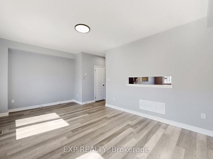 Photo 10 at 9 Matthewson Avenue, Bradford, Bradford West Gwillimbury