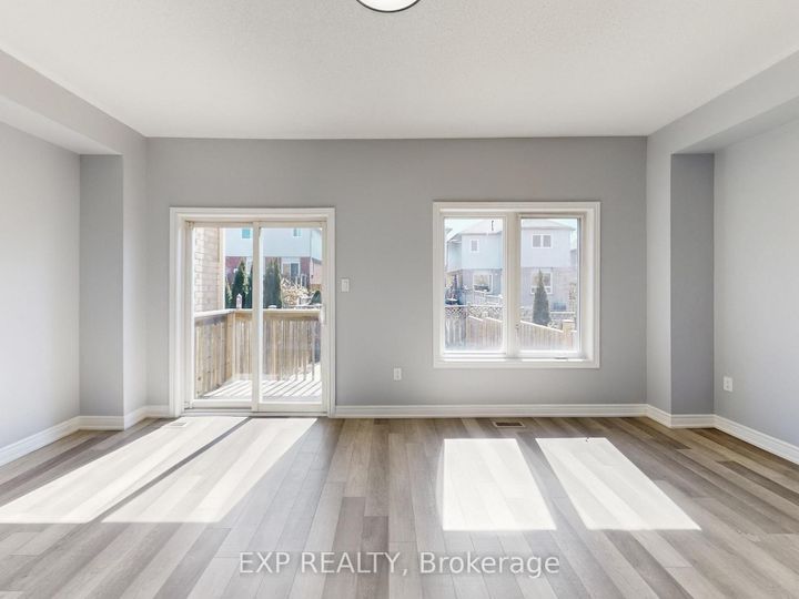 Photo 12 at 9 Matthewson Avenue, Bradford, Bradford West Gwillimbury
