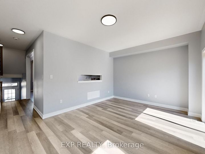 Photo 13 at 9 Matthewson Avenue, Bradford, Bradford West Gwillimbury