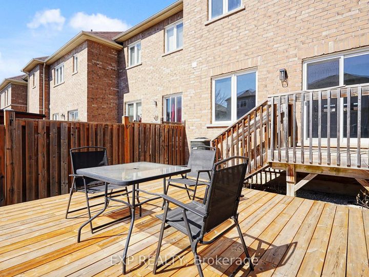 Photo 27 at 9 Matthewson Avenue, Bradford, Bradford West Gwillimbury