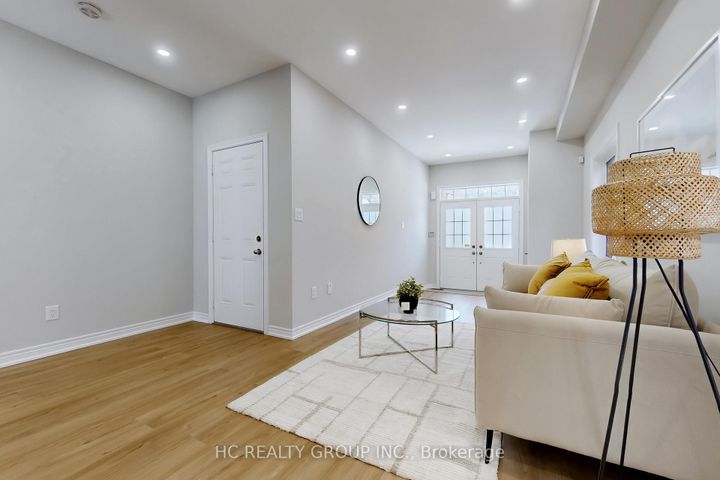 Photo 4 at 206 Wolf Creek Crescent, Patterson, Vaughan