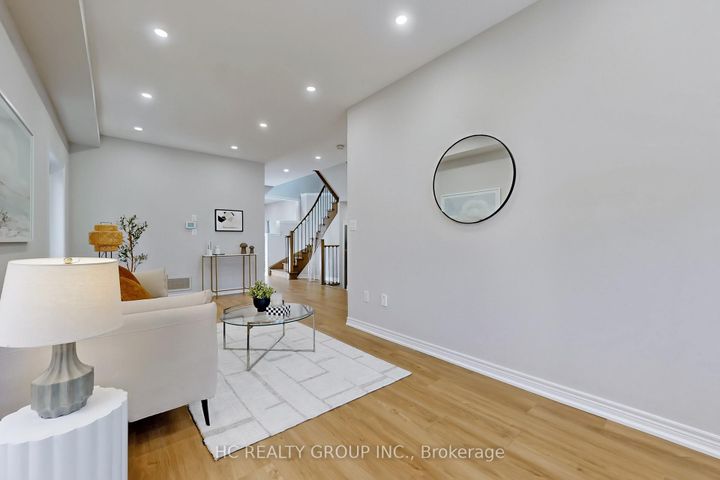 Photo 5 at 206 Wolf Creek Crescent, Patterson, Vaughan