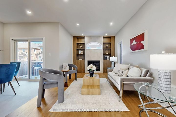 Photo 10 at 206 Wolf Creek Crescent, Patterson, Vaughan