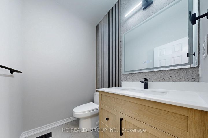 Photo 14 at 206 Wolf Creek Crescent, Patterson, Vaughan