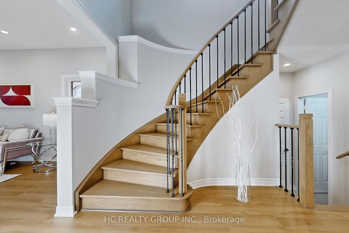 Photo 16 at 206 Wolf Creek Crescent, Patterson, Vaughan