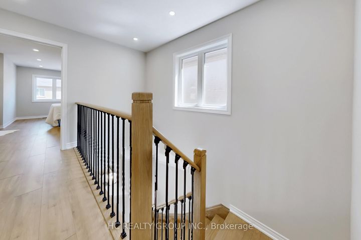Photo 17 at 206 Wolf Creek Crescent, Patterson, Vaughan