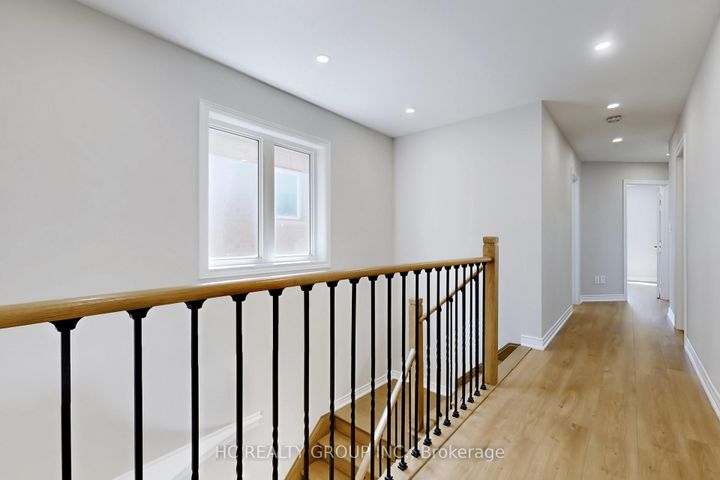 Photo 18 at 206 Wolf Creek Crescent, Patterson, Vaughan
