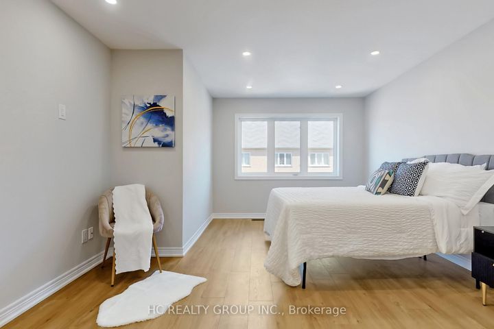 Photo 19 at 206 Wolf Creek Crescent, Patterson, Vaughan