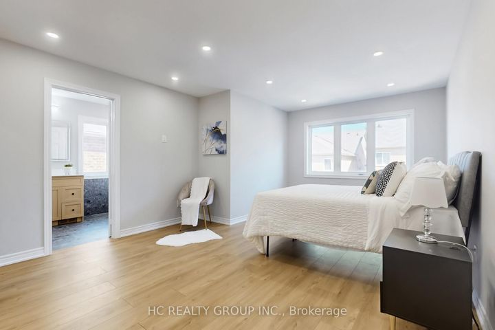 Photo 20 at 206 Wolf Creek Crescent, Patterson, Vaughan