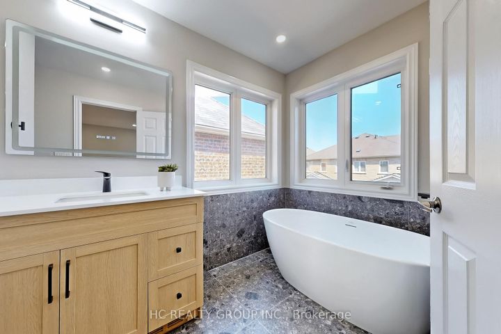 Photo 22 at 206 Wolf Creek Crescent, Patterson, Vaughan