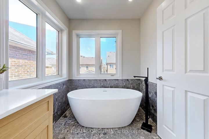 Photo 23 at 206 Wolf Creek Crescent, Patterson, Vaughan