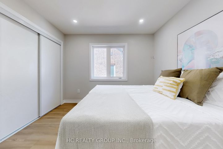 Photo 25 at 206 Wolf Creek Crescent, Patterson, Vaughan