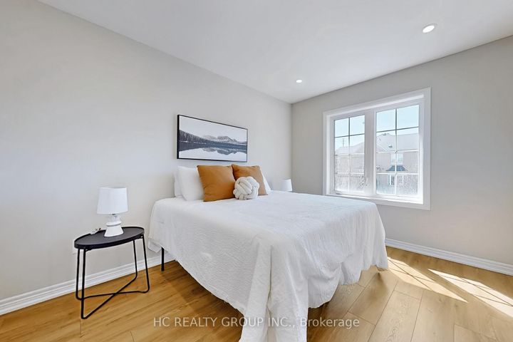 Photo 26 at 206 Wolf Creek Crescent, Patterson, Vaughan