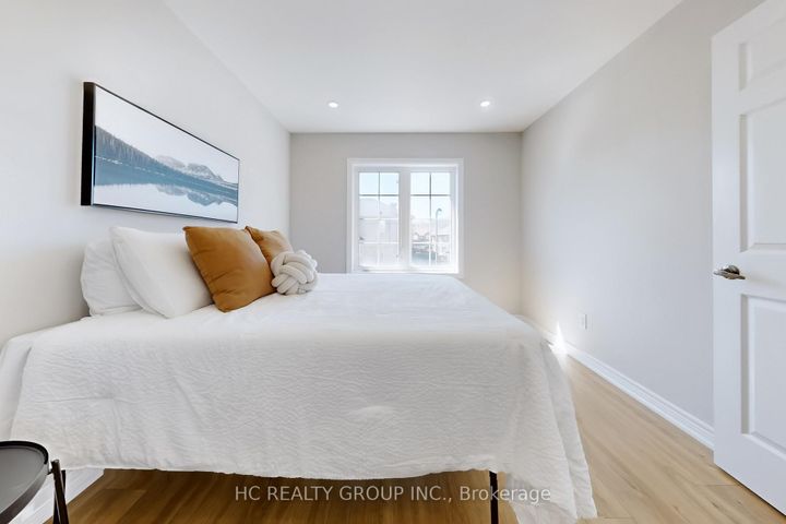 Photo 27 at 206 Wolf Creek Crescent, Patterson, Vaughan