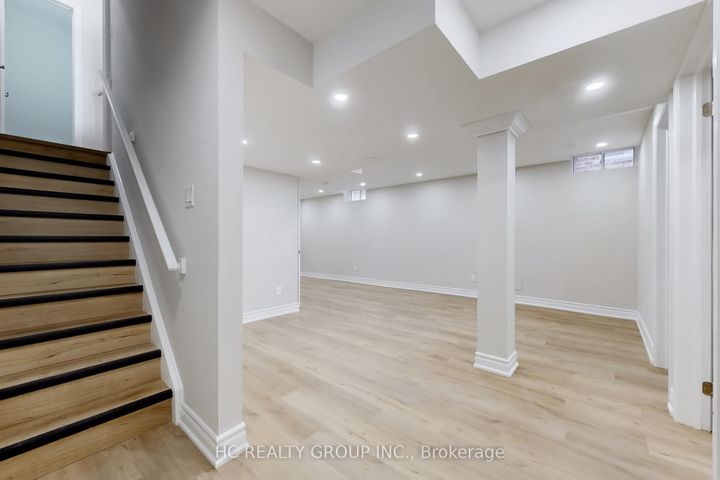 Photo 31 at 206 Wolf Creek Crescent, Patterson, Vaughan