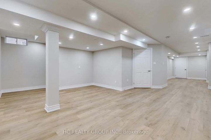 Photo 32 at 206 Wolf Creek Crescent, Patterson, Vaughan