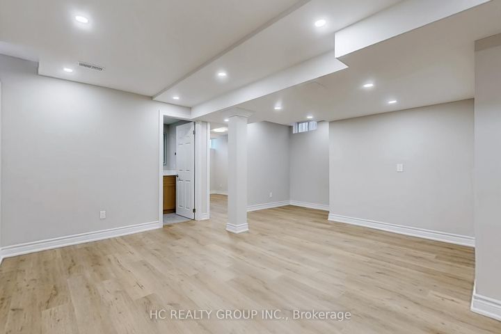 Photo 33 at 206 Wolf Creek Crescent, Patterson, Vaughan