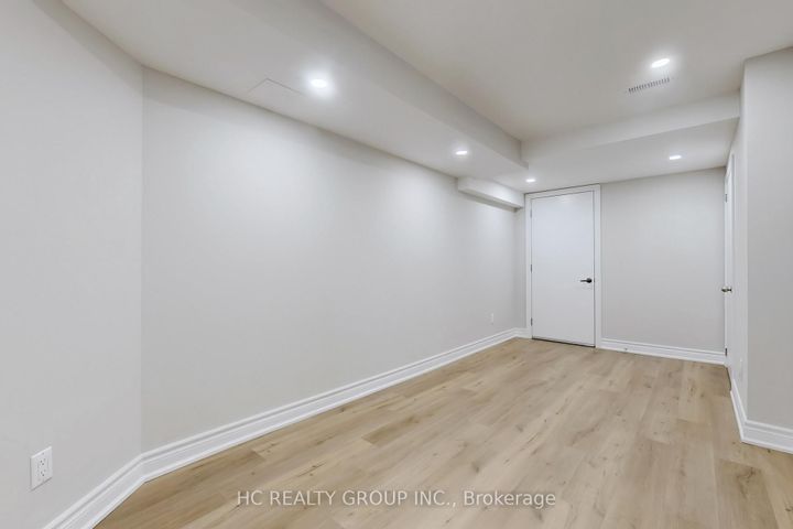 Photo 34 at 206 Wolf Creek Crescent, Patterson, Vaughan