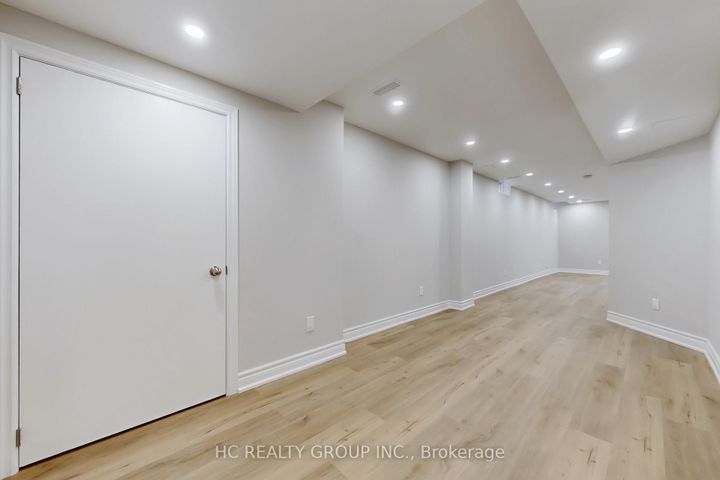 Photo 35 at 206 Wolf Creek Crescent, Patterson, Vaughan