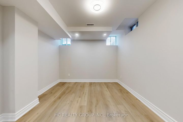 Photo 36 at 206 Wolf Creek Crescent, Patterson, Vaughan