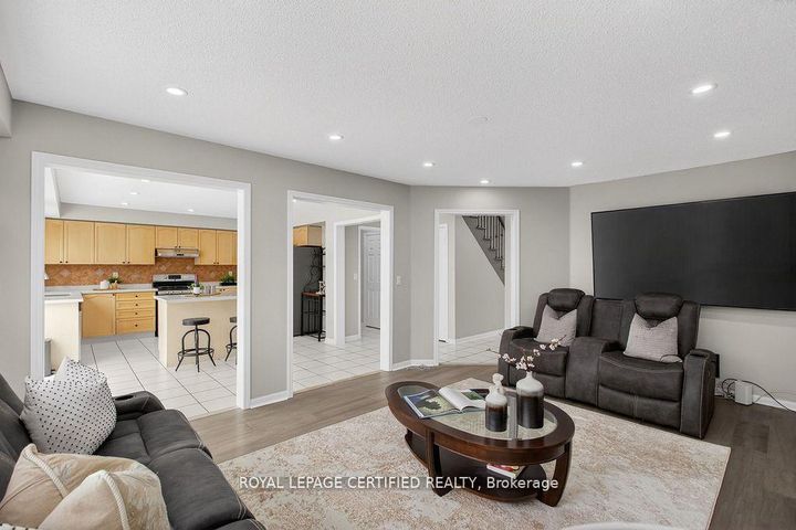 Photo 11 at 10 Verona Drive, Vales of Castlemore, Brampton