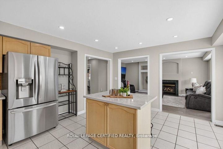 Photo 14 at 10 Verona Drive, Vales of Castlemore, Brampton