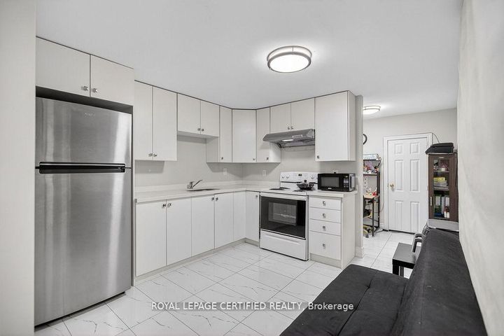 Photo 38 at 10 Verona Drive, Vales of Castlemore, Brampton