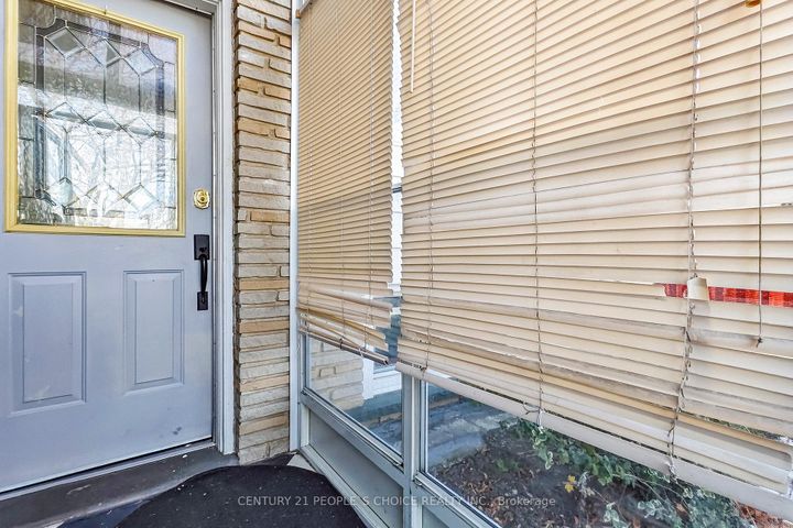 Photo 2 at 35 Westhumber Boulevard, Clairville, Toronto