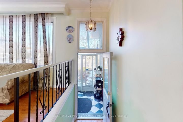 Photo 4 at 35 Westhumber Boulevard, Clairville, Toronto