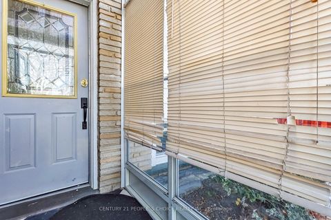 Photo 2 at 35 Westhumber Boulevard, Clairville, Toronto