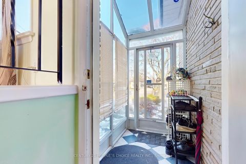 Photo 3 at 35 Westhumber Boulevard, Clairville, Toronto