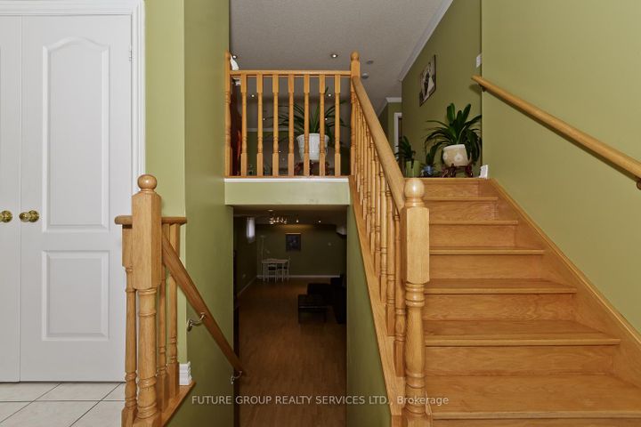 Photo 6 at 2 Willow Heights Court N, Wellington, Brampton