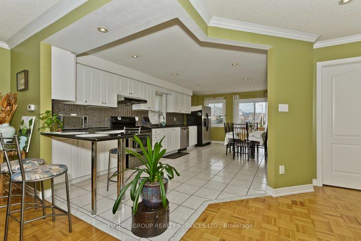 Photo 12 at 2 Willow Heights Court N, Wellington, Brampton