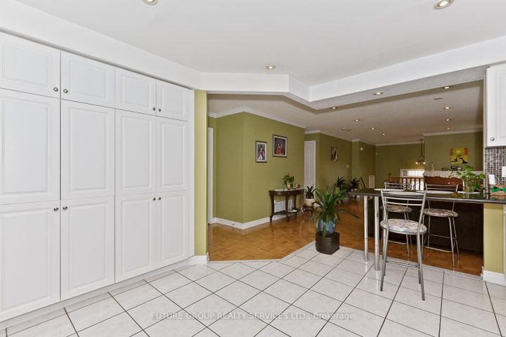 Photo 16 at 2 Willow Heights Court N, Wellington, Brampton