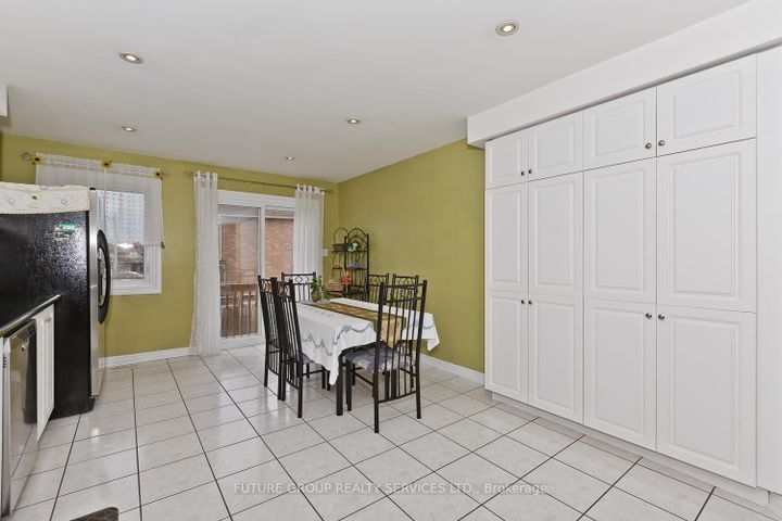 Photo 17 at 2 Willow Heights Court N, Wellington, Brampton