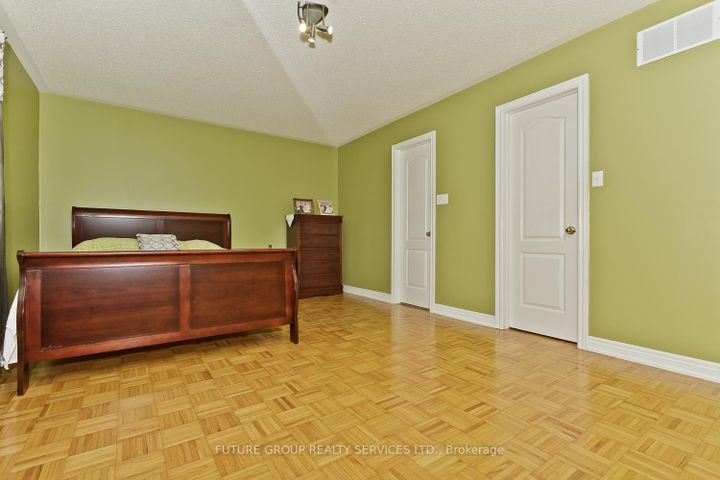 Photo 18 at 2 Willow Heights Court N, Wellington, Brampton
