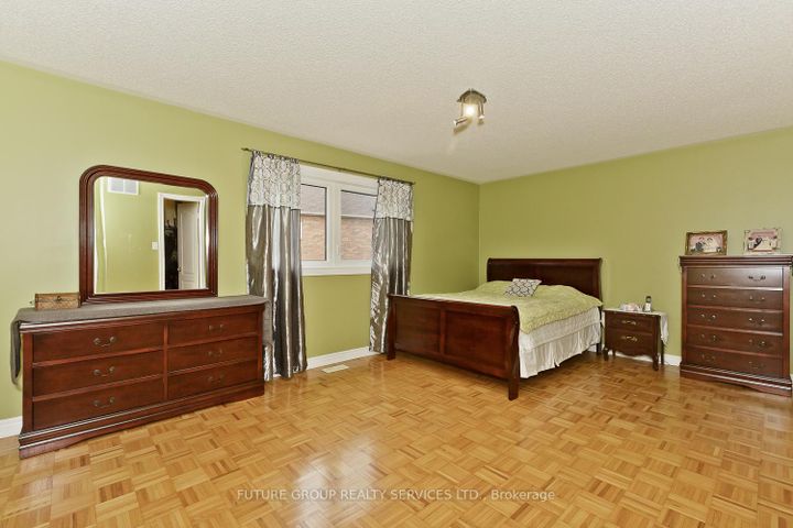 Photo 19 at 2 Willow Heights Court N, Wellington, Brampton