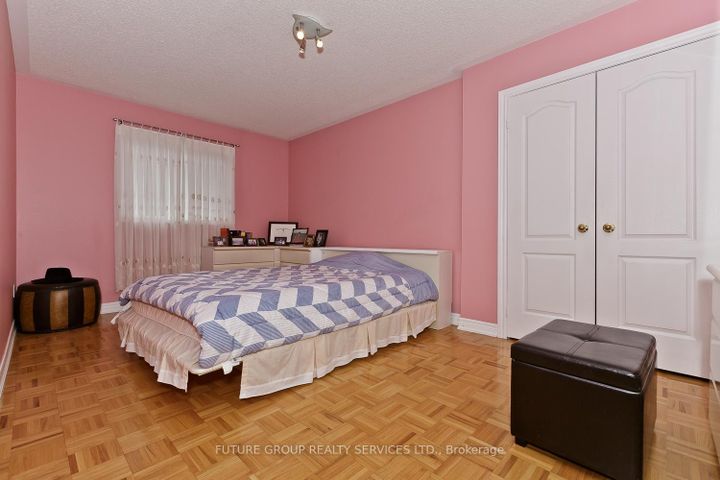 Photo 23 at 2 Willow Heights Court N, Wellington, Brampton