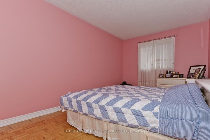 Photo 24 at 2 Willow Heights Court N, Wellington, Brampton