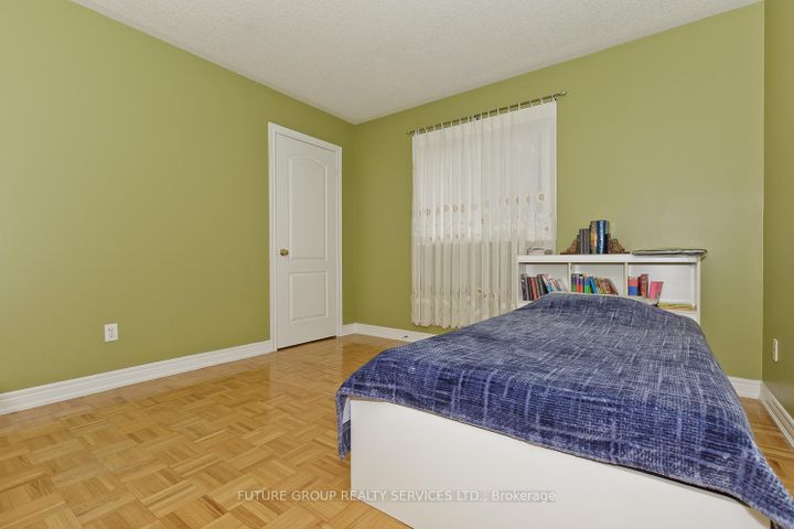 Photo 25 at 2 Willow Heights Court N, Wellington, Brampton
