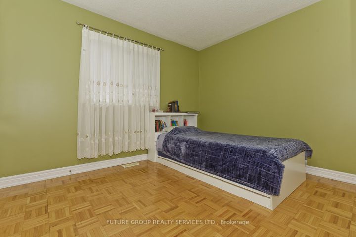 Photo 26 at 2 Willow Heights Court N, Wellington, Brampton