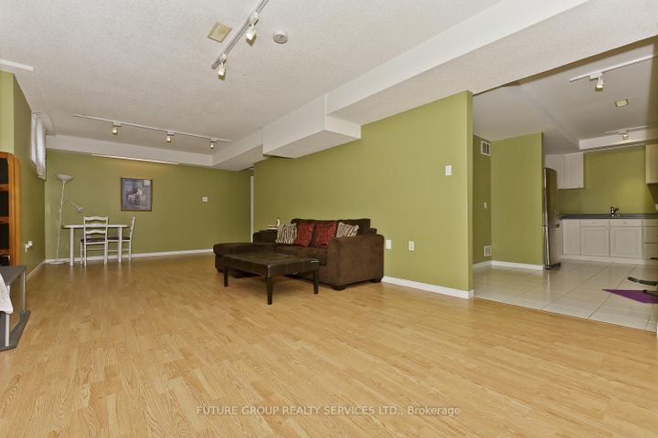 Photo 30 at 2 Willow Heights Court N, Wellington, Brampton