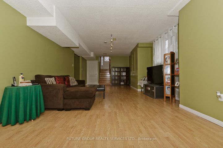 Photo 32 at 2 Willow Heights Court N, Wellington, Brampton